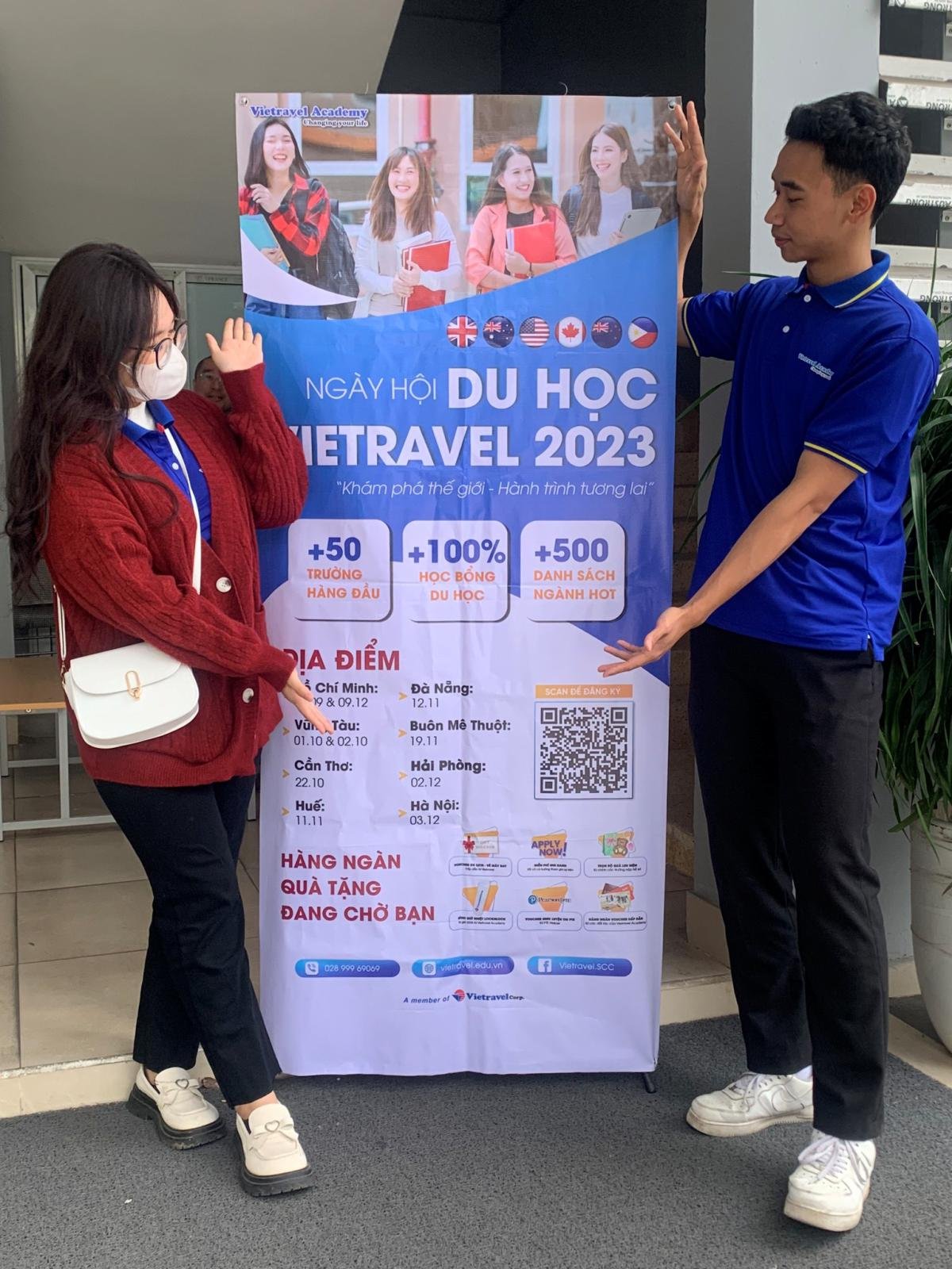standee du học đẹp tại sự kiện