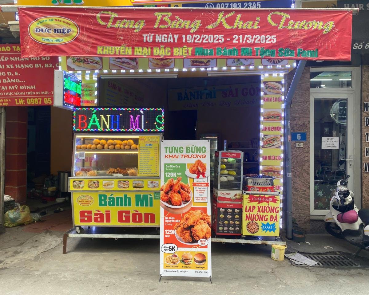 standee khai trương thu hút khách hàng