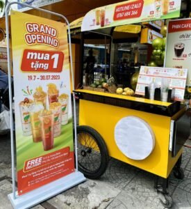 standee trà sữa thu hút khách hàng